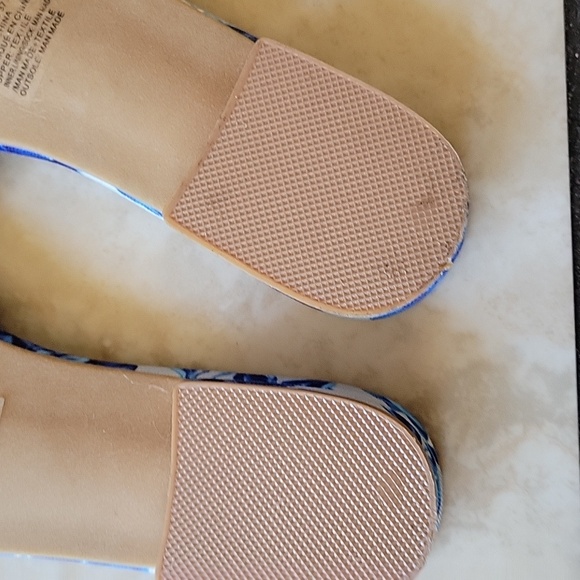 JF Slide Sandals - Picture 4 of 4